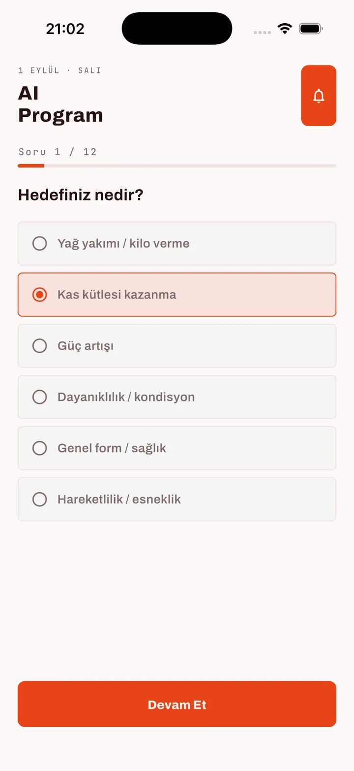 FitApp AI antrenman programı anketinin ilk sorusu: yağ yakımı, kas kütlesi kazanma, güç artışı ve dayanıklılık seçenekleri.