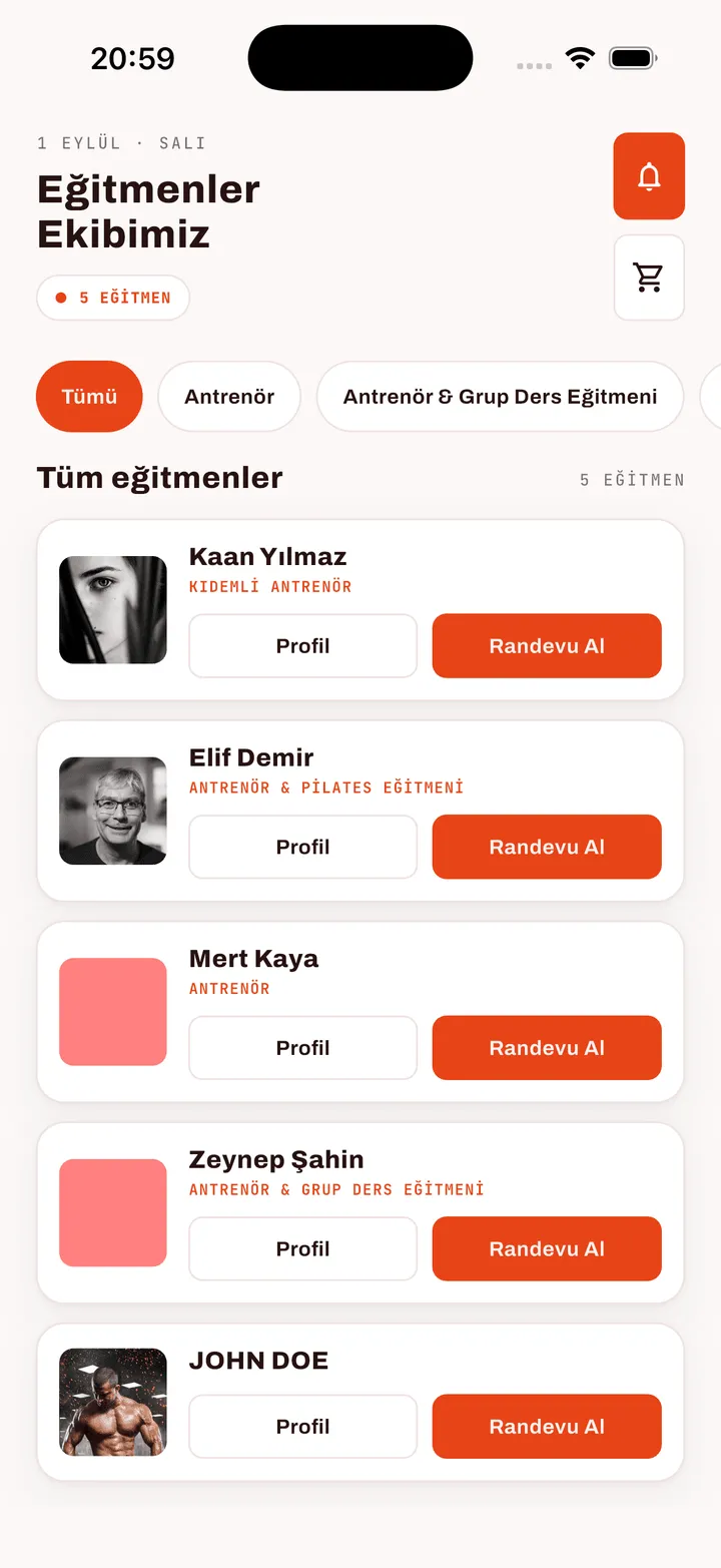 FitApp eğitmen listesi: uzmanlık filtreleri ve her eğitmen için profil ile 'Randevu Al' düğmeleri.