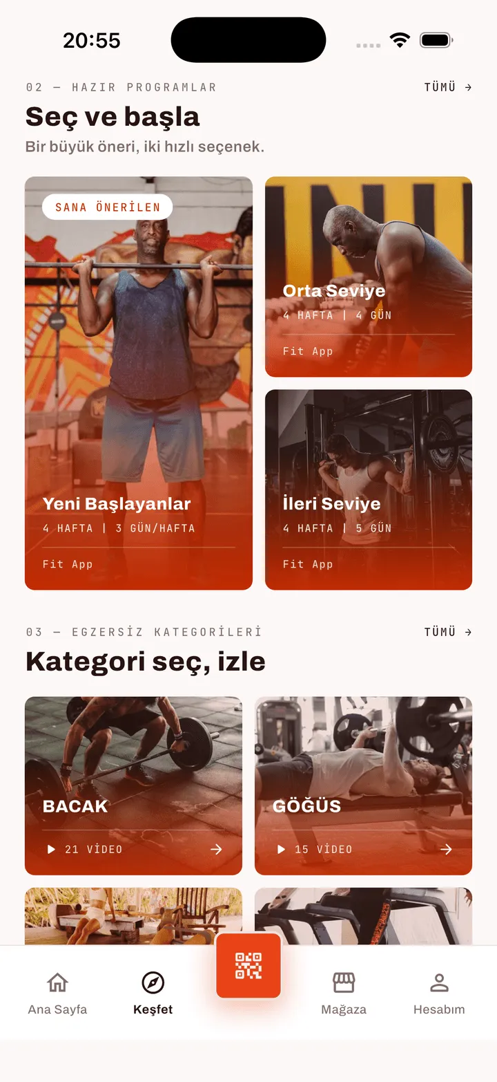 FitApp Keşfet sekmesinde hazır antrenman programları: 'Sana önerilen' etiketli Yeni Başlayanlar programı ile Orta ve İleri Seviye kartları.