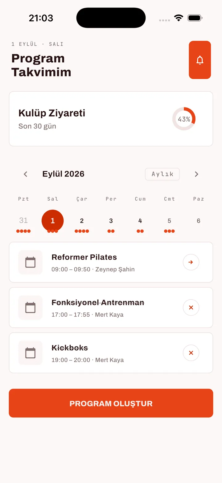 FitApp program takvimi: son 30 günün kulüp ziyaret yüzdesi, aylık takvim ve o güne ait Reformer Pilates, Fonksiyonel Antrenman ve Kickboks dersleri.